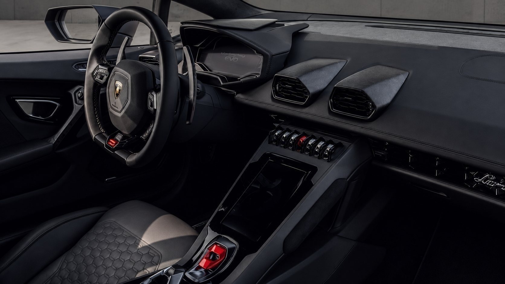 Noleggio Lamborghini Huracán Evo a Milano, LEA’S Luxury Garage