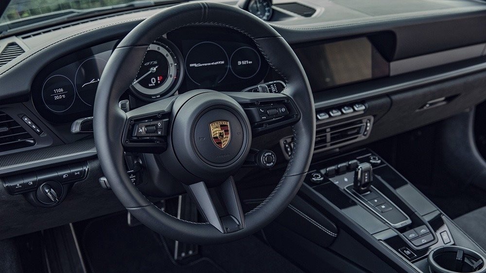 Noleggio Porsche 911 Carrera 4 GTS Cabrio a Milano, LEA’S Luxury Garage
